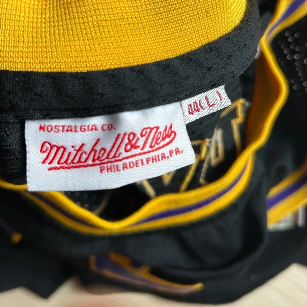 Mitchell & Ness Kobe Bryant #8 Lakers Jersey Mens 44 Large Black 1996-1997 HWC